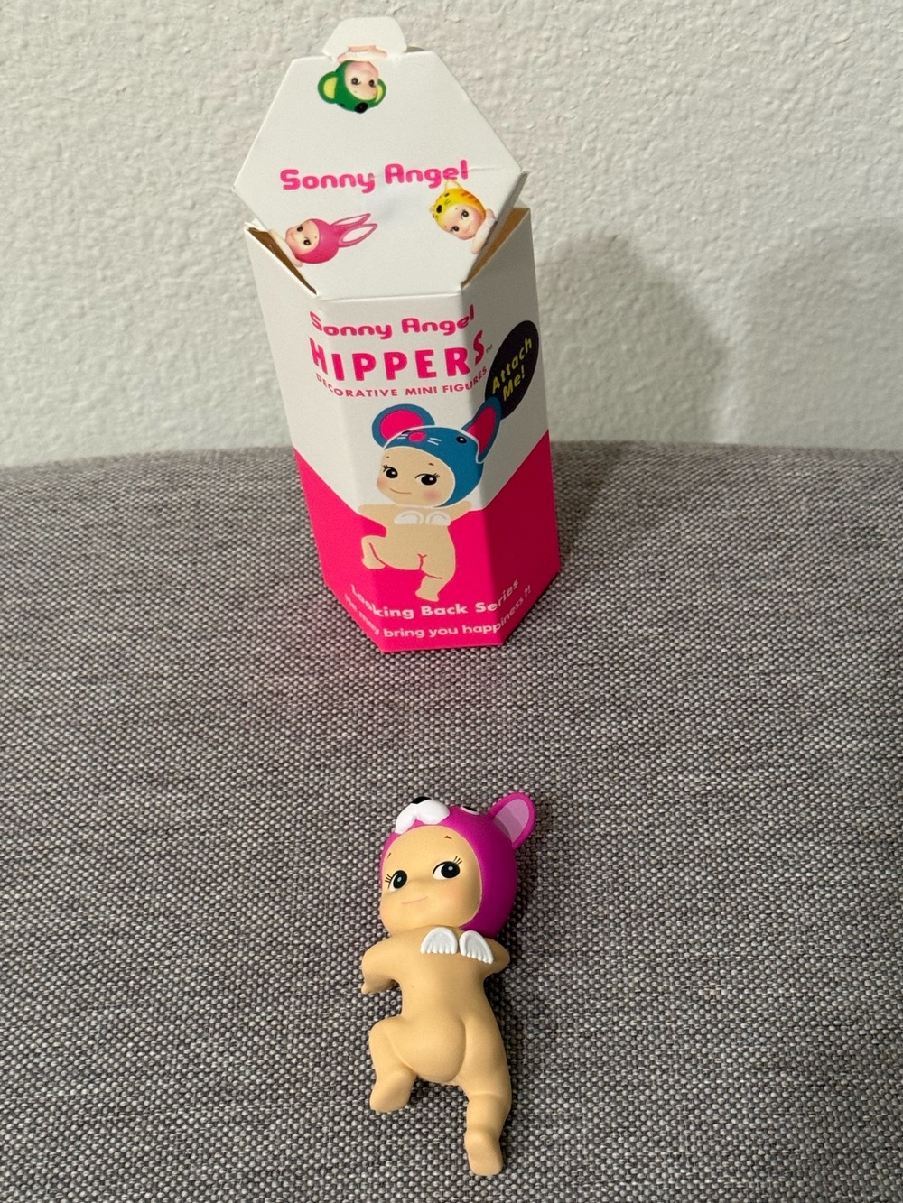 Sonny Angel HIPPERS Looking
Back Series: BLIND BOX - French Bull Dog
